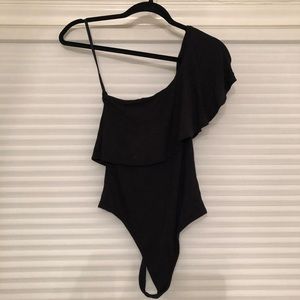 Aritzia Babaton one shoulder bodysuit